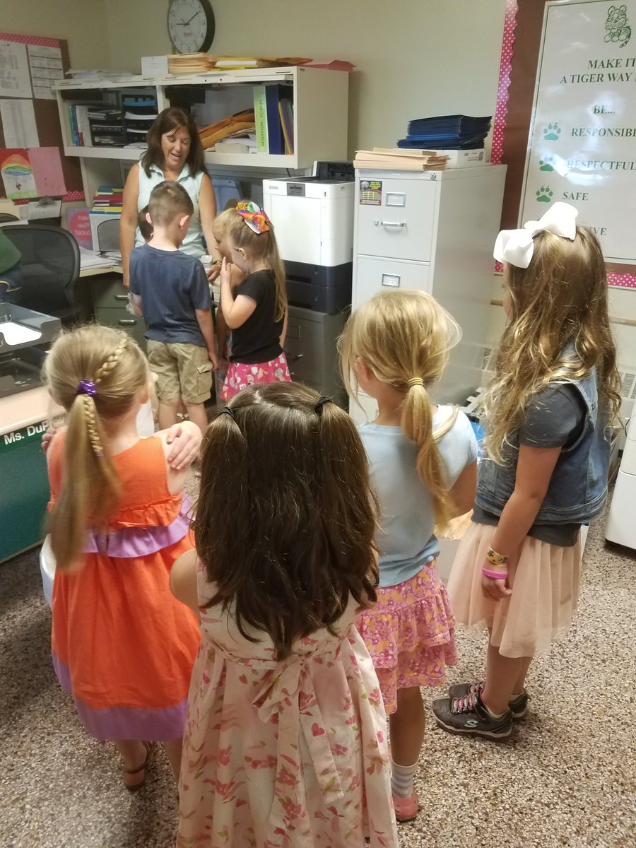 HF_Whitman's tweet photo. Happy Last Day of School. #HFTigerPride https://t.co/j1C6fTWXjt