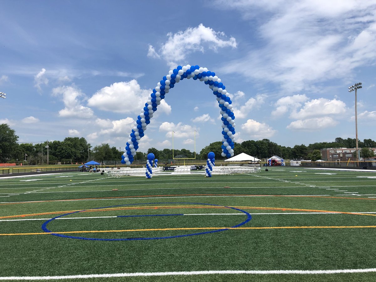 BravermanHHS's tweet photo. #weAreGraduating at 4pm!#classOf2018 https://t.co/9ycemOw7AS