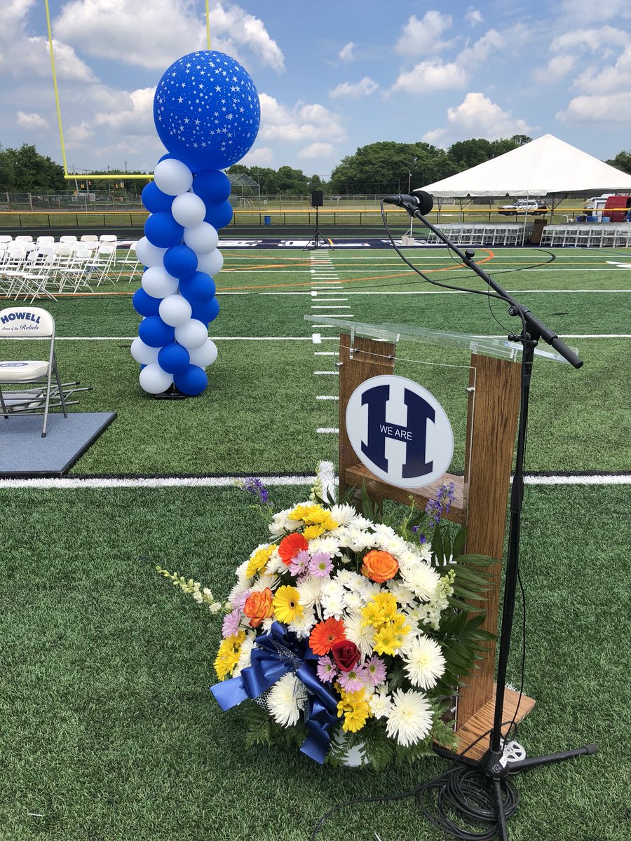 BravermanHHS's tweet photo. #weAreGraduating at 4pm!#classOf2018 https://t.co/9ycemOw7AS