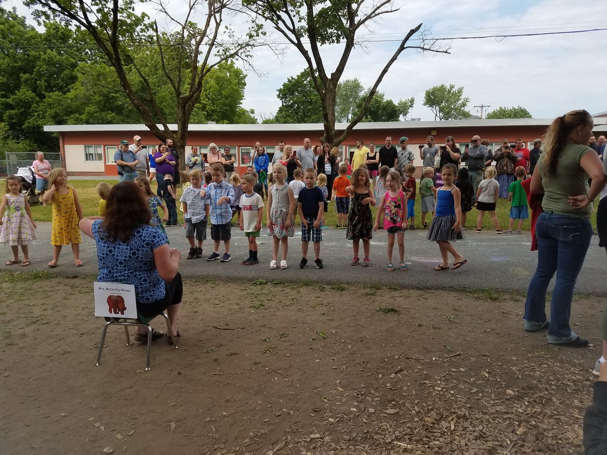 HF_Whitman's tweet photo. UPK Celebrations! #HFTigerPride https://t.co/SHKrx6jMs5