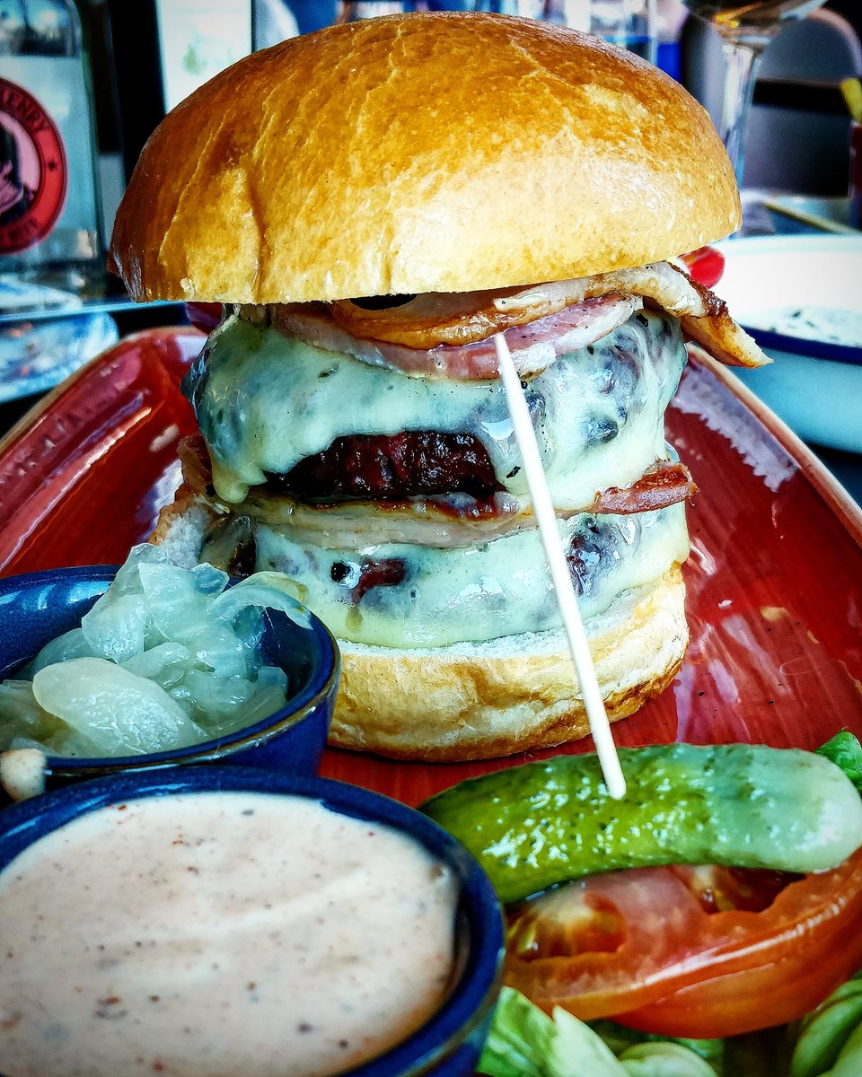 Celebrating #nationalburgerday with this whopper #wagyubeef #burger from <a href="/morrisondublin/">Morrison Hotel</a> . You have until 10pm to grab yourselves some 2 for 1 burgers here!
🍔🍔🍔🍔🍔🍔🍔🍔
#carnivore #meatlover #Dublin #irishfoodblogger