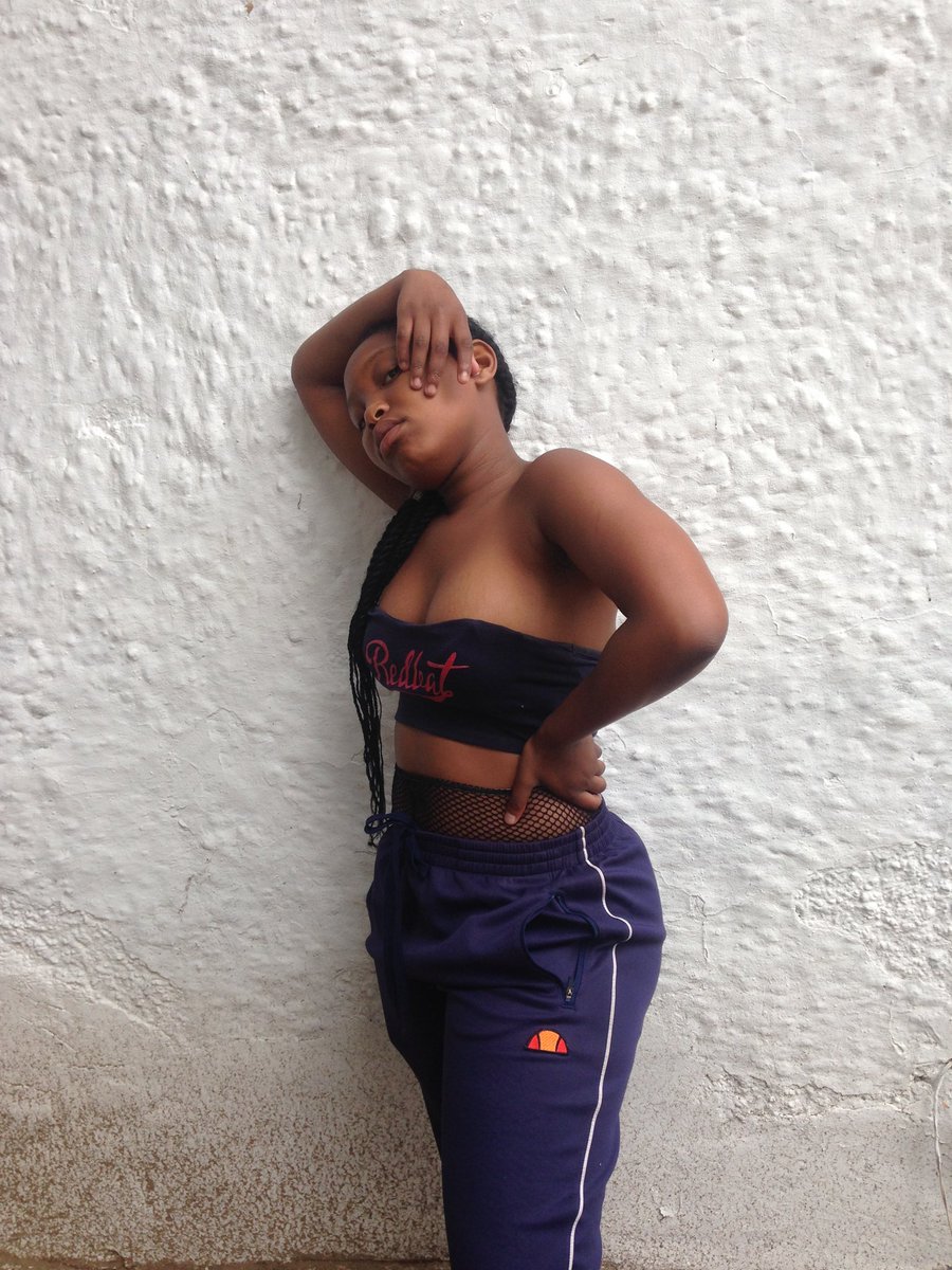 Barbie_Bluechiq's tweet photo. #2000DropYourPic https://t.co/dqzdsfySXI