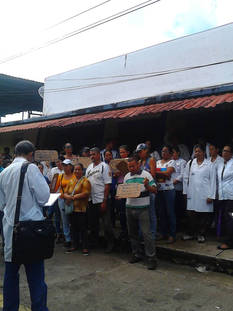FelixMedicocdi's tweet photo. SUNAMED , FENASIRTRASALUDY SINDICATOS DE SALUD ....TOMA DE DIRECCIÓN REGIONAL DE SALUD EN EL ESTADO DELTA AMACURO EN RECLAMO DEL PAGO CON LA NORMATIVA LABORAL https://t.co/jh4U0varN6
