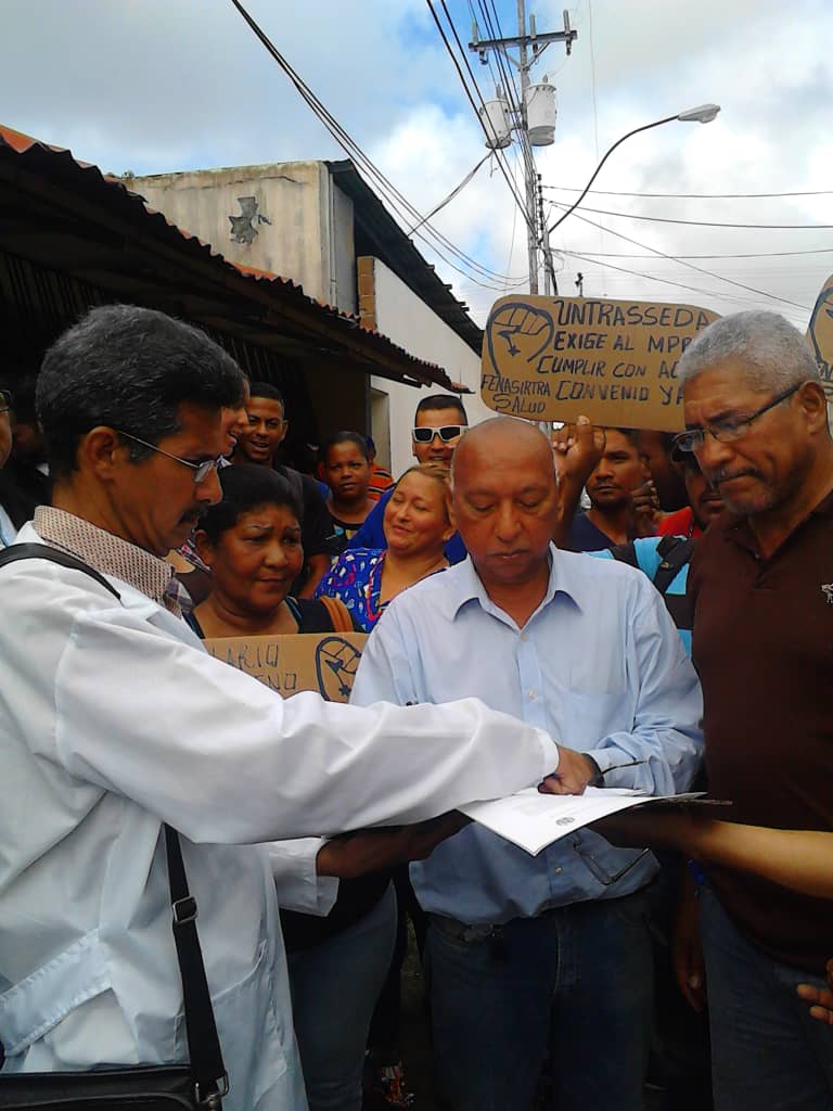 FelixMedicocdi's tweet photo. SUNAMED , FENASIRTRASALUDY SINDICATOS DE SALUD ....TOMA DE DIRECCIÓN REGIONAL DE SALUD EN EL ESTADO DELTA AMACURO EN RECLAMO DEL PAGO CON LA NORMATIVA LABORAL https://t.co/jh4U0varN6