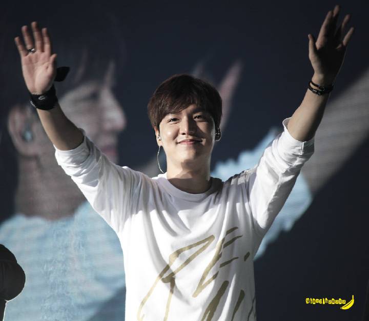 LeeMinHoInt's tweet photo. Happy Birthday to our Prince.
#happy32ndMinhoday #Alwayswithleeminho https://t.co/4e14gFg2p7