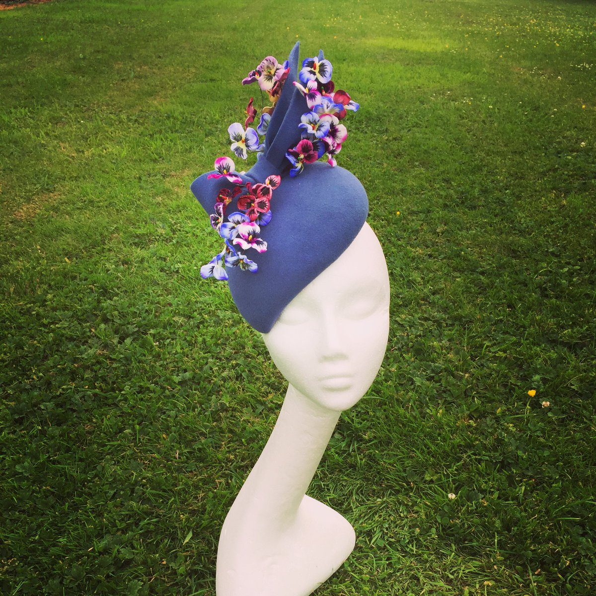 bridgetrobbins3's tweet photo. Denim and pansy hat #RoyalAscot2018 #thecotswoldmilliner #millinery #hats #hatshop #pansies #bespoke # https://t.co/oZppmLgo0G