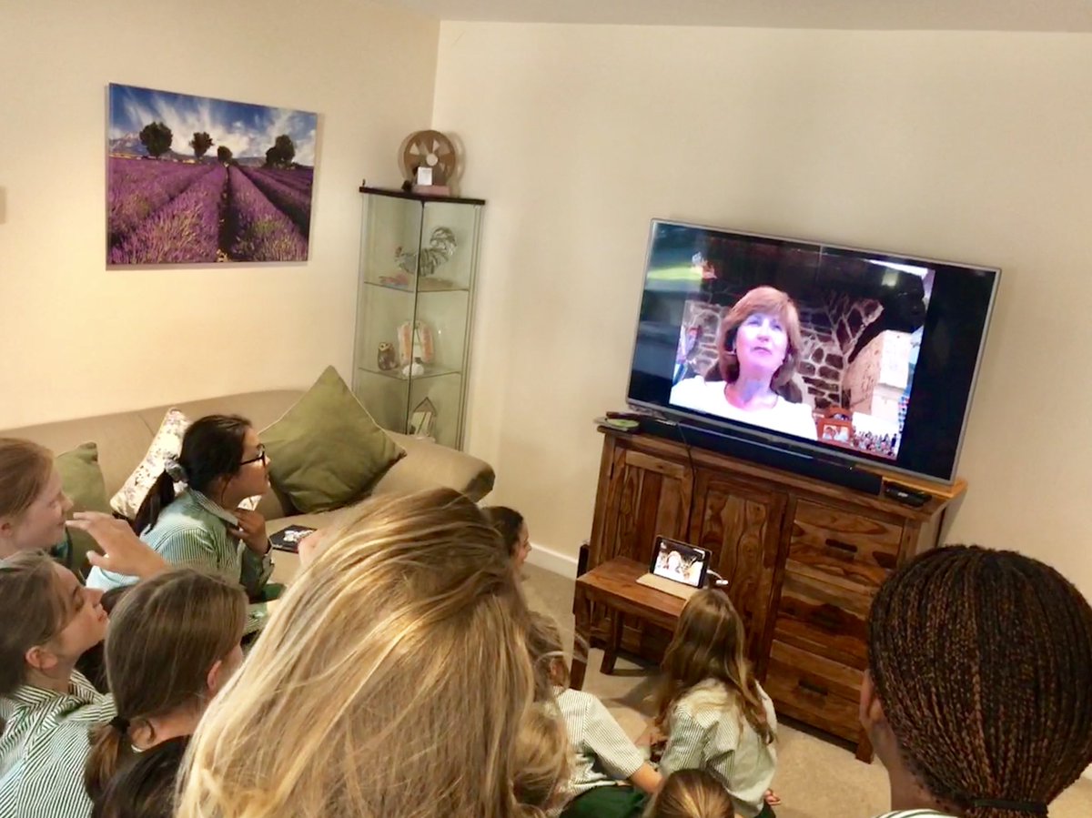 DHLowerSchool's tweet image. The Remove Girls heading to @DHVeyrines in the Mich Term are getting excited for their term in Veyrines by FaceTiming Mrs Scotland in France!!  #lotsofquestions #iloveboarding