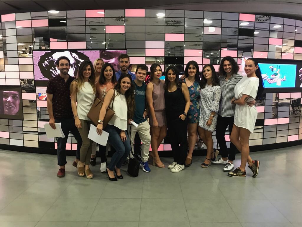claudialomadi's tweet photo. Experiencias geniales con una profesional admirable 🔝📝🎥📺 @LorenaGDiez @atresFormacion https://t.co/B6gfw2Ue0g