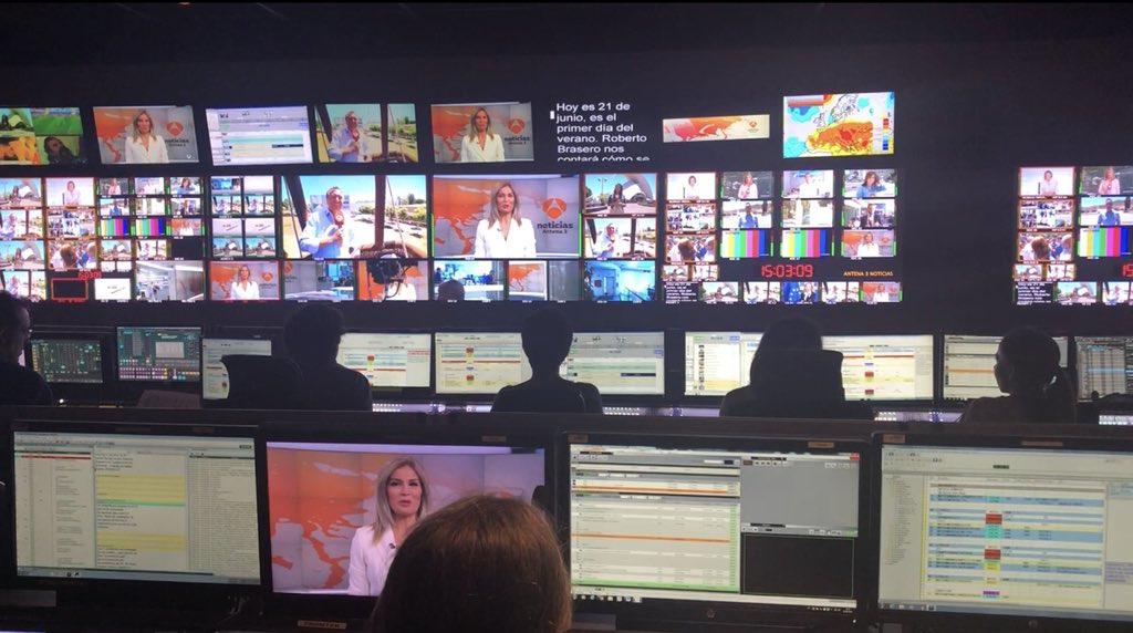 claudialomadi's tweet photo. Experiencias geniales con una profesional admirable 🔝📝🎥📺 @LorenaGDiez @atresFormacion https://t.co/B6gfw2Ue0g