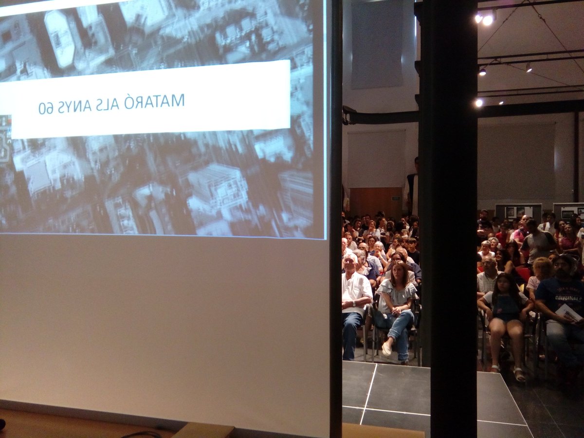 bibliosmataro's tweet photo. Inauguració de l'exposició Mirades sobre la ciutat: 60 anys de canvis a #Mataró, realitzada pels alumnes de 2n d'ESO de l'Institut Alexandre #Satorras entorn d'alguns canvis que ha experimentat la ciutat durant els darrers 60 anys.
A la Bib. #antonicomas https://t.co/4HZubBmhS4