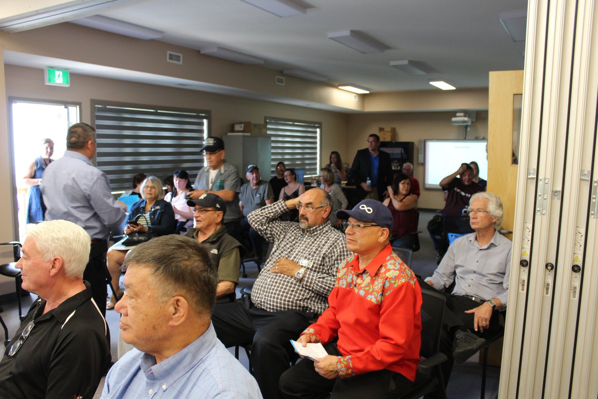 gdins_org's tweet image. The Métis Nation–Saskatchewan President Glen McCallum (red shirt) shares a word with @gdins_org Board Chair Mr. Glenn Lafleur @glennlafleur10 at the Gabriel Dumont Institute La Loche grand opening, June 21, 2018 #IndigenousPeoplesDay