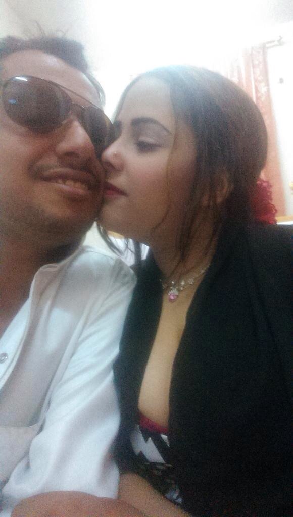 كل واحد يرسلي رساله يقول لي تعالي انيكك
يحسب مامعة زب الا هو
المداعبة اقوى من الجماع