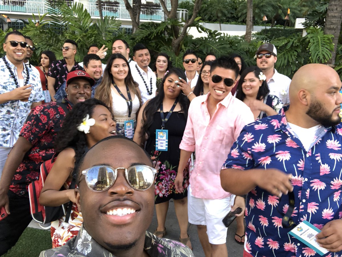 Kmobile1p's tweet photo. #nationalselfieday #EDUBWINS @JesstIn48 @MGonzal186 @tommyhheng @anthonyheng82 @nazarma https://t.co/0bIVPDJwGu