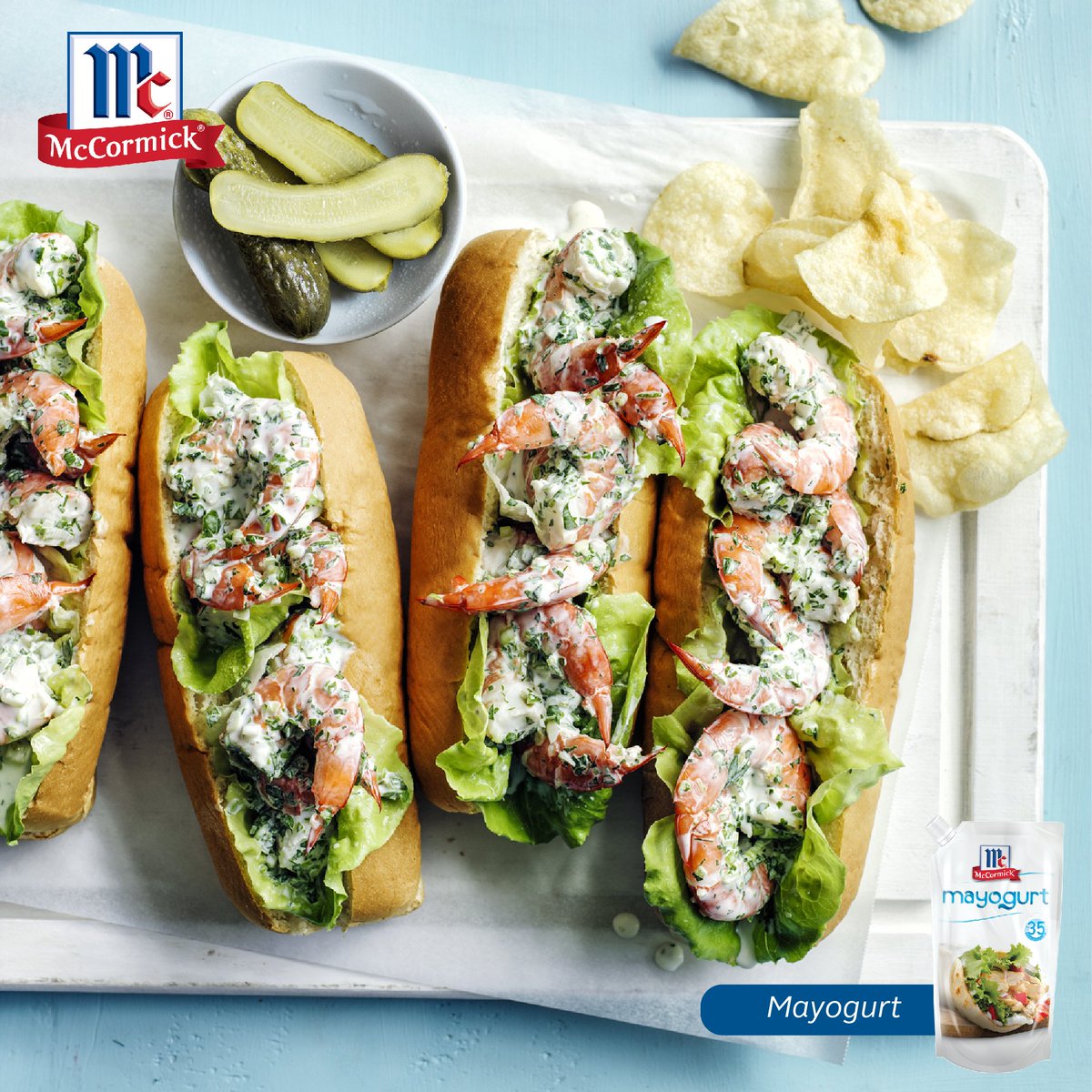 Mezclando Mayogurt McCormick y eneldo finamente picado hicimos una rica base con la que bañamos unos camarones para hacer unos hot dogs de camarones. Quedaron riquísimos.
