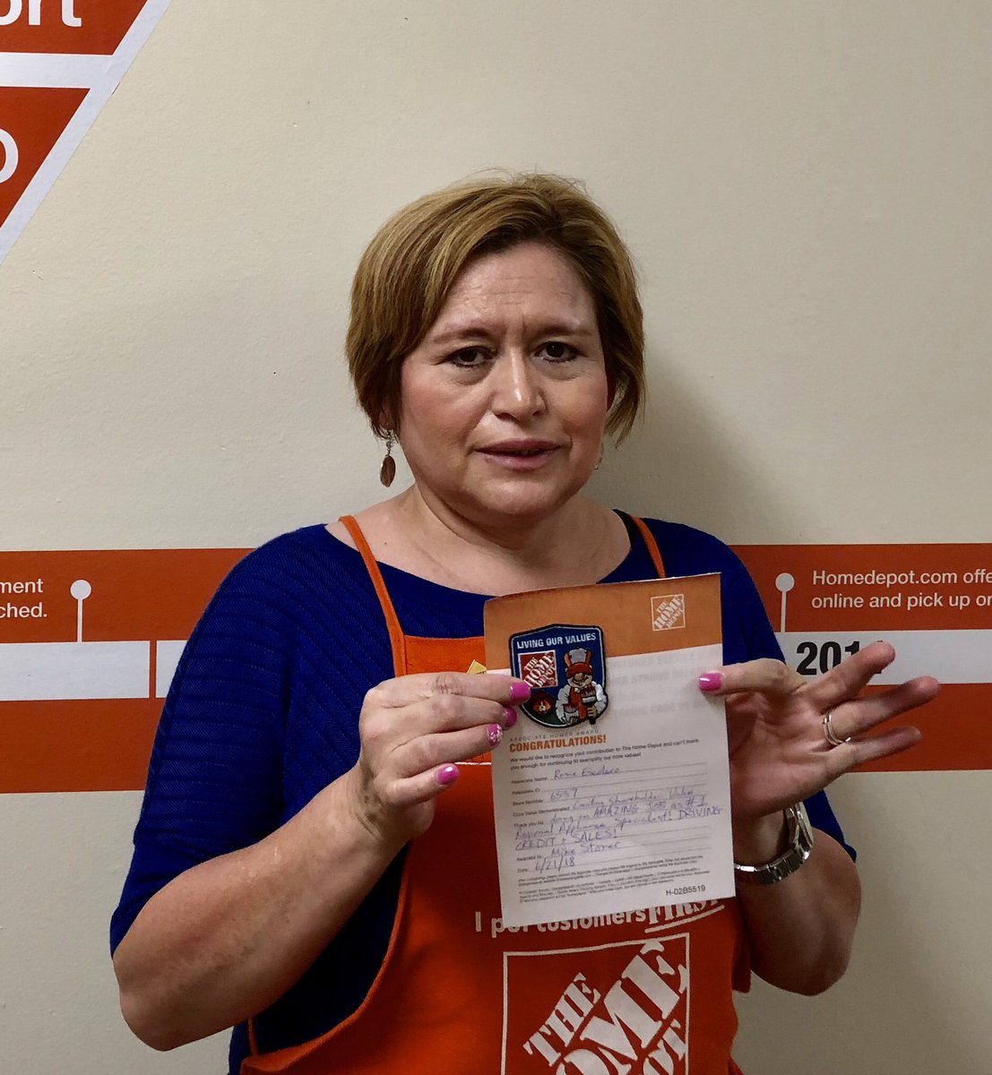 hdmike80's tweet photo. 👑THIS IS WHAT A CHAMPION LOOKS LIKE! Rosie Escolero at 6537 is the #1 D70 Specialist in THE REGION! So proud! #SWBEST @tavares_gabe @Newravia09 @Penn_DSM https://t.co/5JPz4RUjhU