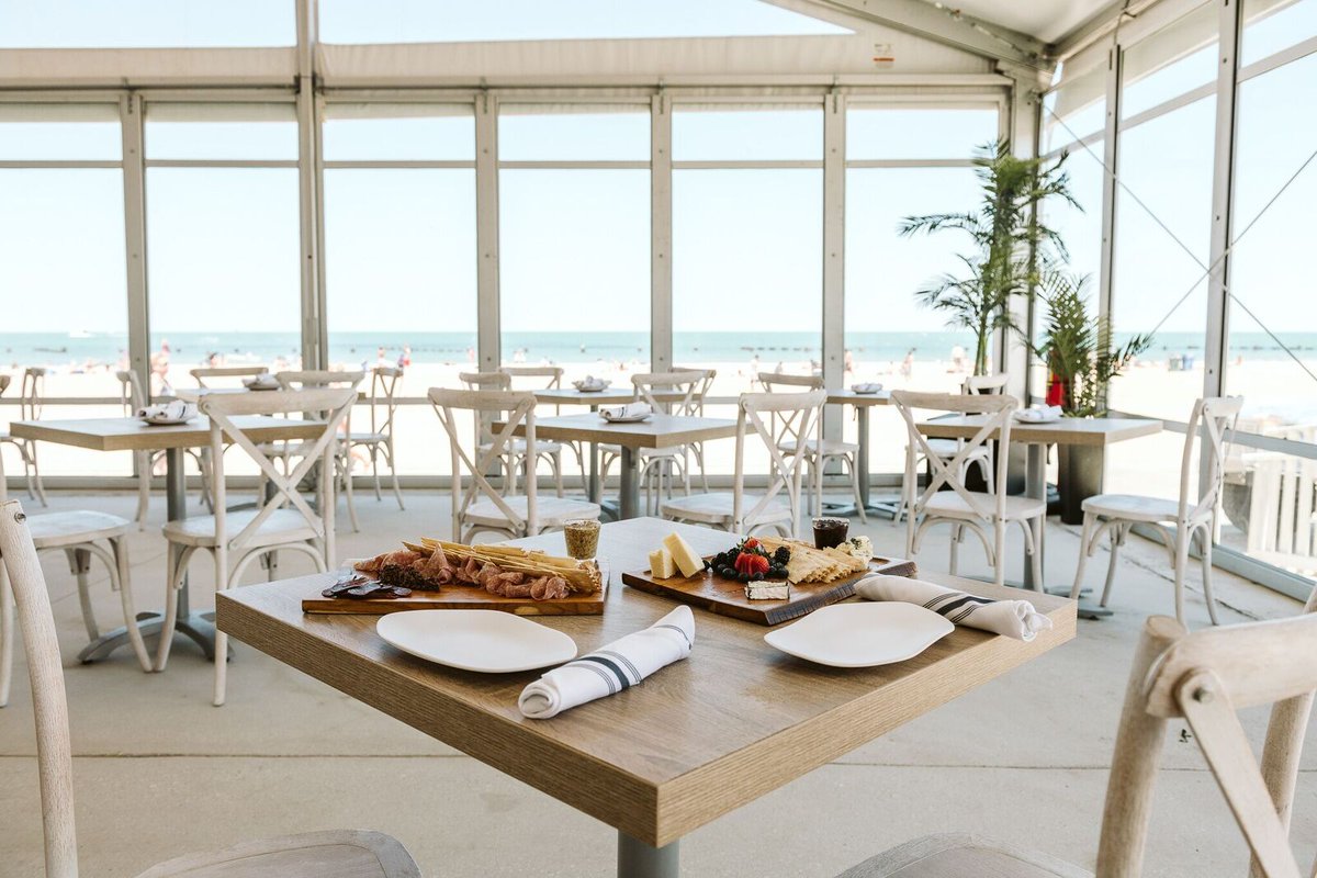 Dinner… with a view. ;-) Escape to paradise and enjoy a tropical #datenight dinner for two, reserve a table here: shoreclubchi.com/reservations/.