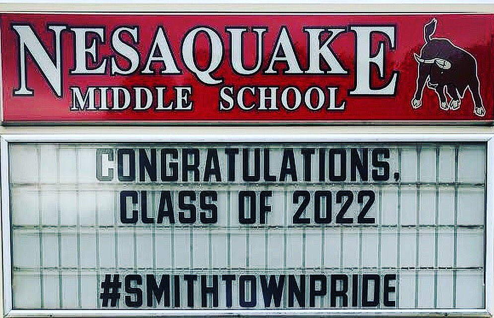 SCSD_NMS's tweet photo. Congratulations, Class of 2022. #GoSmithtown #SmithtownPride https://t.co/kGVVRvHpk0