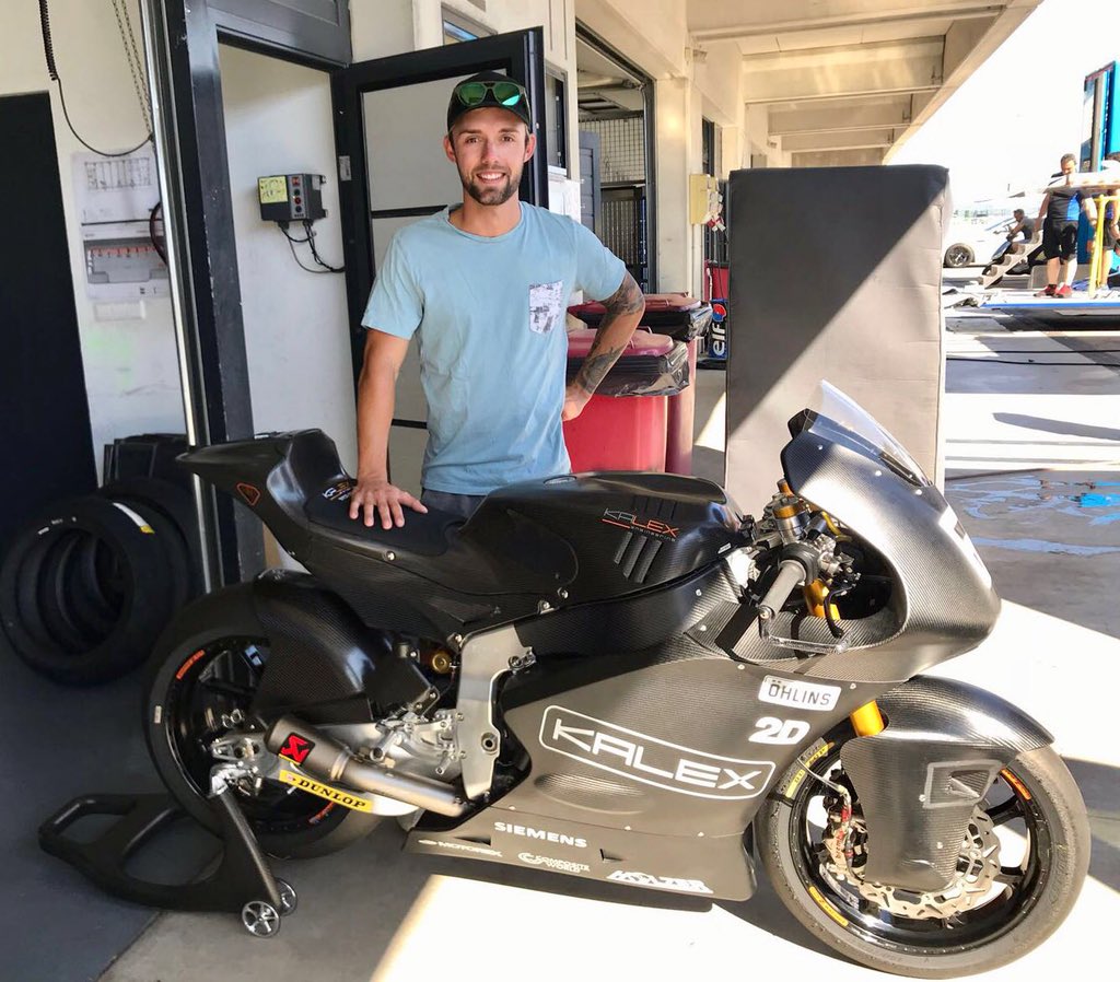 MotoGP 2018 - Page 4 DgO9qWHXUAInRbb?format=jpg