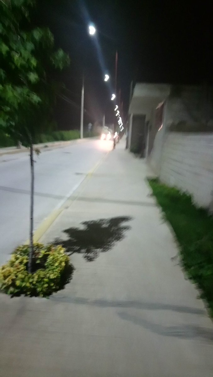 DavidRL01's tweet photo. Oscuro e impredecible camino con luces en varios lugares https://t.co/tb8pDAMlSV