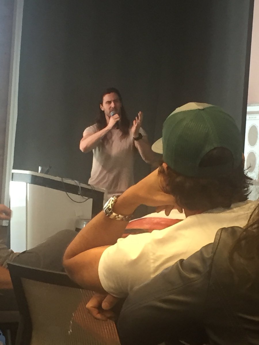 Nikki704's tweet image. .@BenFlajnik just asked @AndrewWK if you can actually party too hard and now my life is complete. #mycoworkersarebetterthanyours #CMweek2018