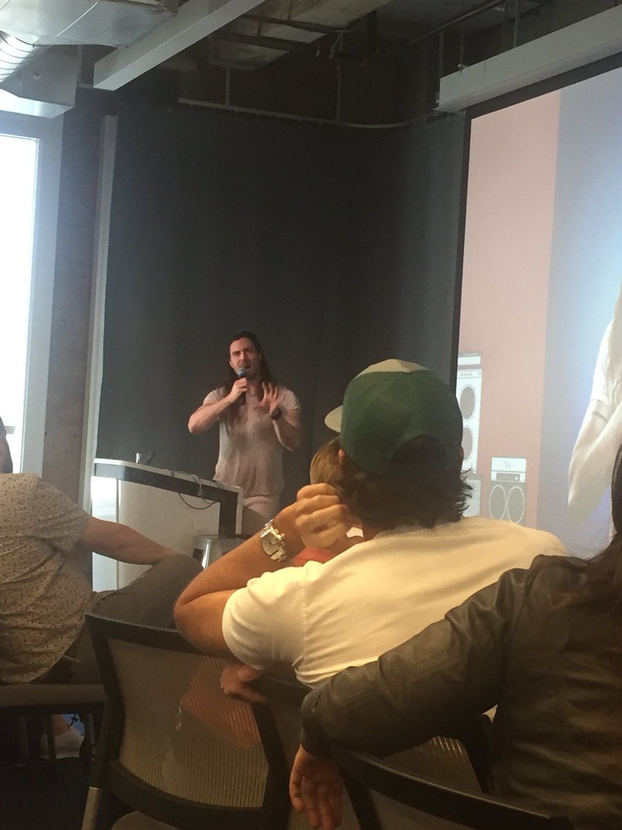 Nikki704's tweet image. .@BenFlajnik just asked @AndrewWK if you can actually party too hard and now my life is complete. #mycoworkersarebetterthanyours #CMweek2018