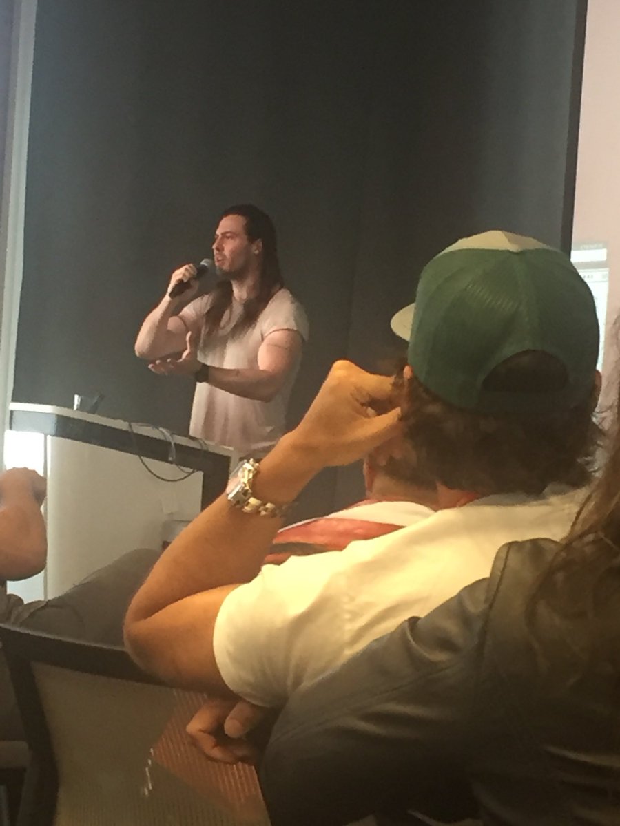 Nikki704's tweet image. .@BenFlajnik just asked @AndrewWK if you can actually party too hard and now my life is complete. #mycoworkersarebetterthanyours #CMweek2018