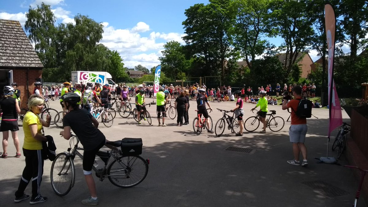 HitsEYorksNews's tweet photo. You've been great @HowdenJuniors, now it's time for the @East_Riding #Cycle4LifePH team to get back on the road! https://t.co/bxVKNEg6er