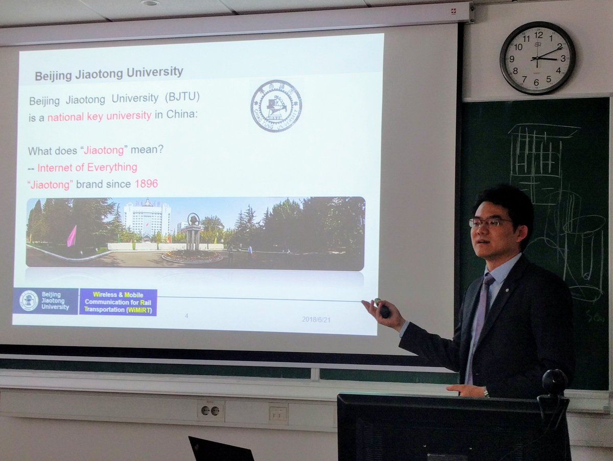 CommSysJSI's tweet photo. Prof Ke Guan from the Beijing Jiaotong University giving a visiting IEEE lecture at #JSI on High-Performance Ray-Tracing Platform for mm-wave and THz Communication Channels.
#THz_communications #CommSysJSI https://t.co/1kqSNzKjW8
