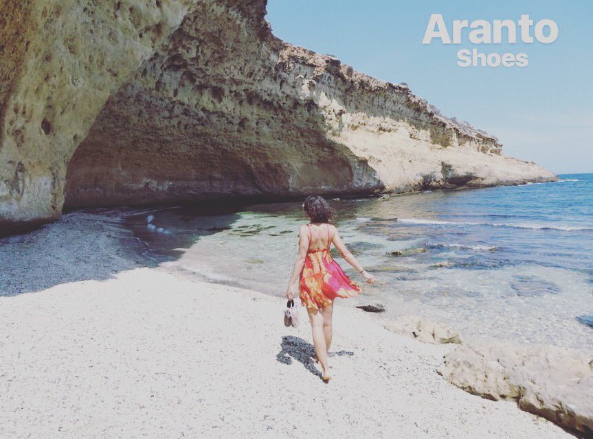 ArantoShoes's tweet photo. "El Verano es siempre mejor de lo que podría ser" con #arantoshoes - Charles Bowden. 
-photo: @esoslocosviajeros
#summer #summervibes #summer18 #shoes #shoestyle #esoslocosviajeros #loversummer #alpargatas #alpargatastyle #espadrilles #madeinspain #yute https://t.co/MpduGAo0vD