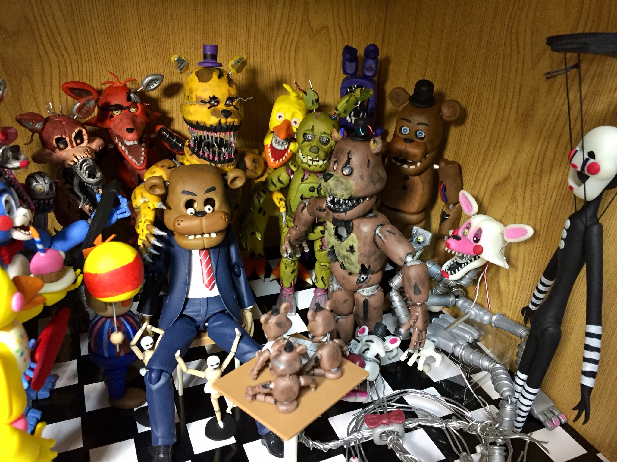 توییتر アラク در توییتر 僕のfnaf粘土フィギュアの材料は100均ダイソーの樹脂粘土 アルミ針金 目を描くアクリル絵具の３つだけです みんなも作ろう T Co Benavtv6zh