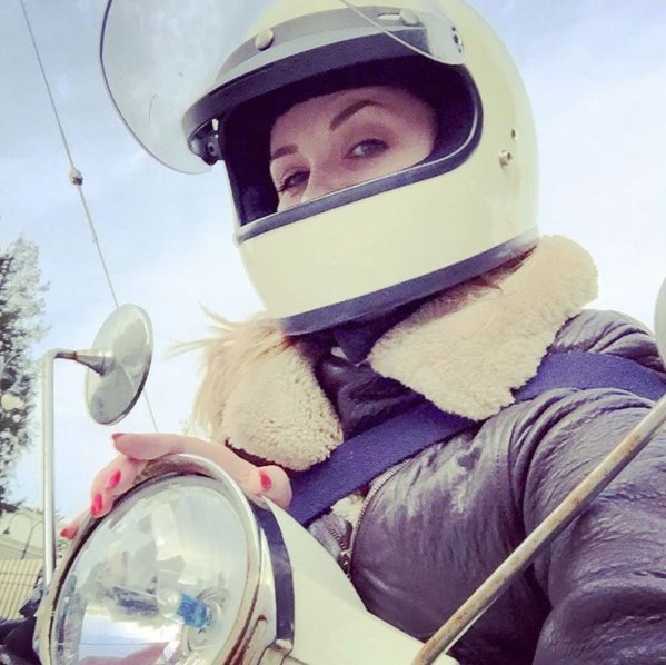 genuinescootco's tweet photo. Itโs National Selfie Day! Sends us your scooter selfies! Photo: @annabelle_swell #stella #genuinestella #nationalselfieday #selfie #selfies
#genuinescooter #genuinescooters #scooter #scooters #scootscoot #scootlife #scooterlife #twowheels #fun #adventure #summer https://t.co/y8rQ8Yd3RR