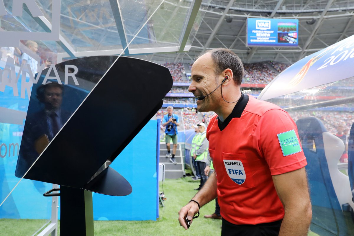 BBCSport's tweet photo. 'VAR is working, you can't argue with it' 

These fans are all for the use of the video assistant refs 👉  https://t.co/6Tbdpjv9ph 

#WorldCup #bbcworldcup https://t.co/qWM99WcqfT