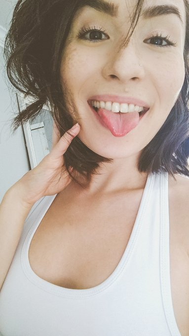 I will definitely be streaming today - see you in a couple hours from now! https://t.co/uRp7Uokh3x