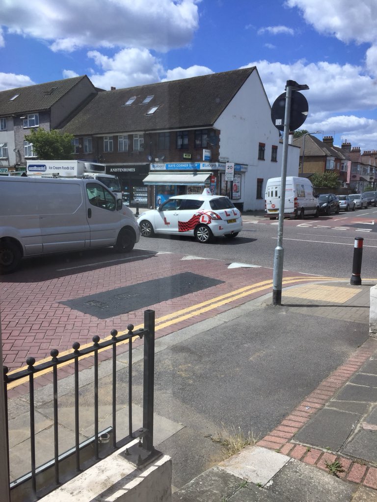 CommSuppNet's tweet photo. The new styled entrances o streets in #Redbridge @RedbridgeLive and @MayorofLondon https://t.co/SkV5saIoHD