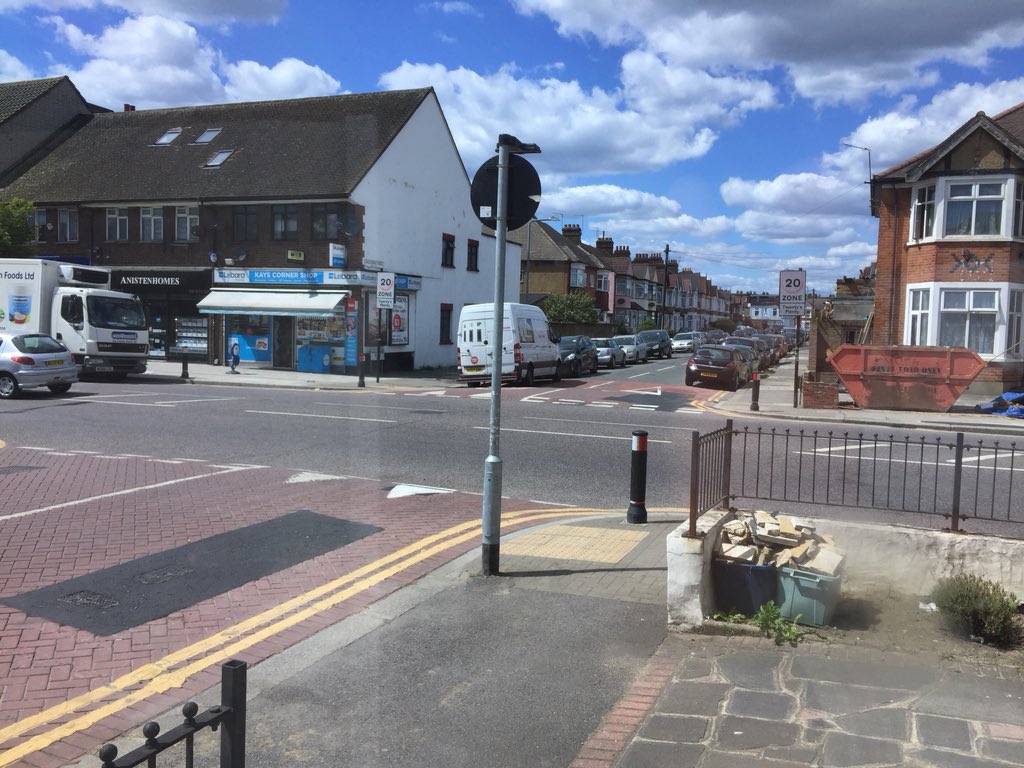 CommSuppNet's tweet photo. The new styled entrances o streets in #Redbridge @RedbridgeLive and @MayorofLondon https://t.co/SkV5saIoHD