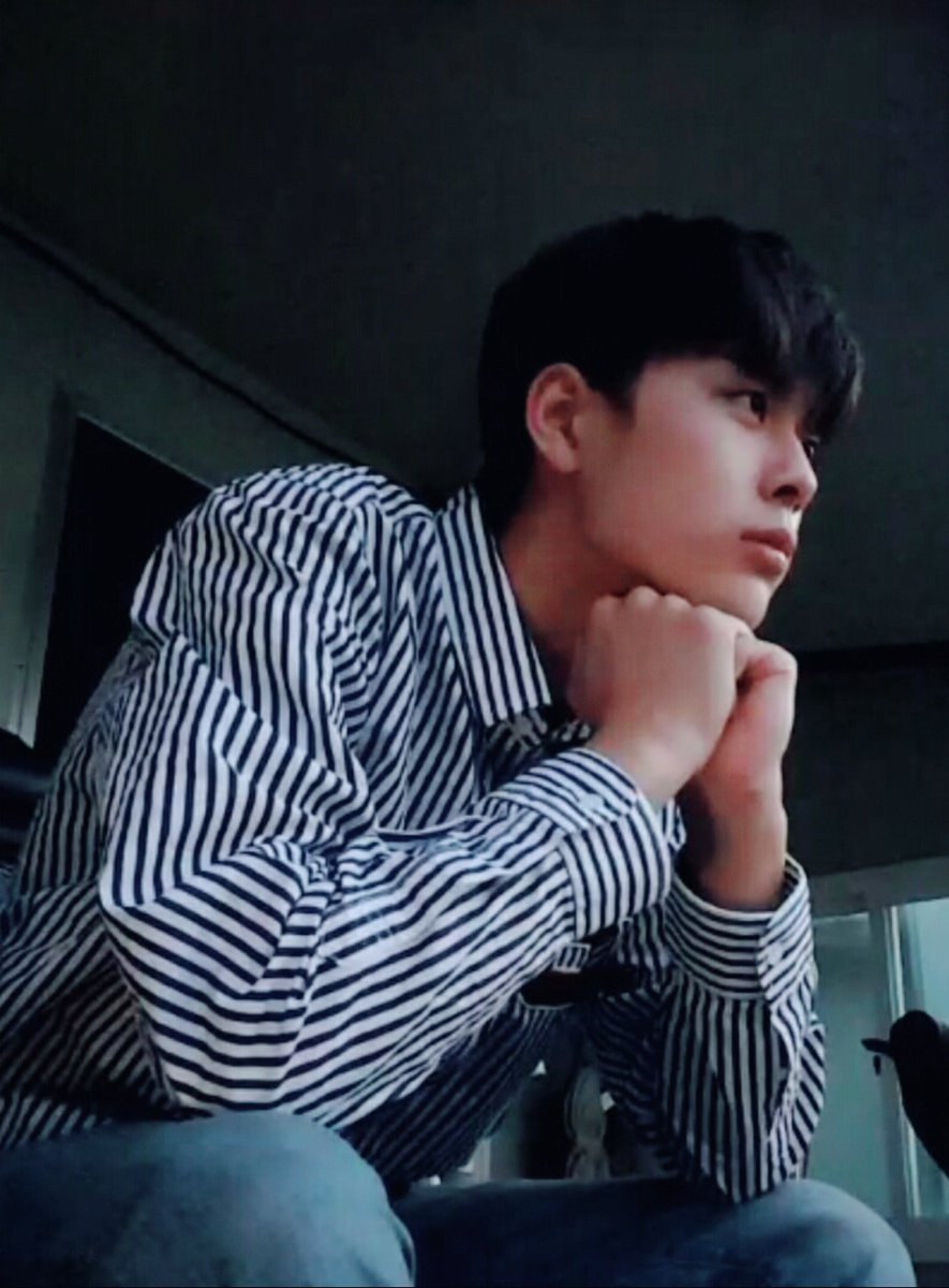 180621 같은사람 다른느낌 #유선호 

중학생👇                          대학생👇