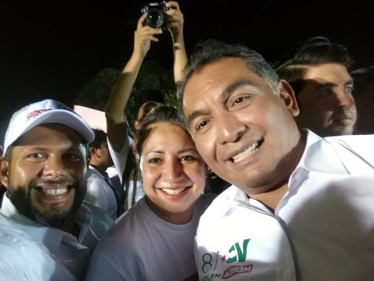 GrupoMerida_42's tweet photo. @GrupoMerida_42 Presente @Seccion42_STPRM Mujeres Petroleras apoyando a candidat@s @veronicacamino #CaminoPorYucatán @PabloGamboa_MX @ViCaballeroD #VamosAGanar @mauriciosahui Nuestro Voto 1Julio #Elecciones2018 Liderazgo Nuestro Lider Amigo @lgps03101 #VamosConTodo #MeridaMejor https://t.co/TIdUgI4NL9