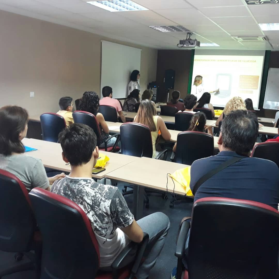 SaludNordesteGr's tweet photo. #ParaFamilias, hoy en el #HospitalBaza sesion informativa en el uso de sensores flash y entrega de lectores para personas con #DMtipo1 #UGCPediatria https://t.co/juM6SJHp71
