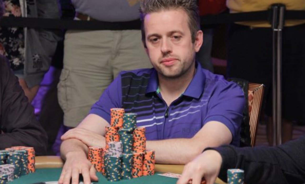 PaganoEvents's tweet photo. A Kenny Hallaert (ex November Nine) non piace la formula dei re-entry senza limiti e dichiara stizzito: "Danneggiano il #poker! Meglio tornare ai freezeout!".
D'accordo con Kenny? https://t.co/FGHpAoADFg