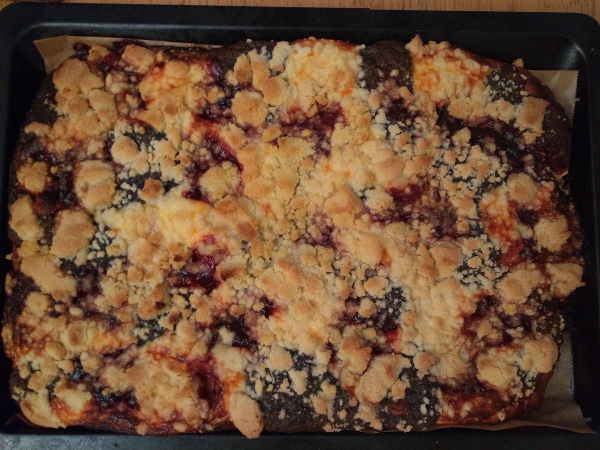 The_Smoking_GNU's tweet image. Tempeh Rendang mit grünen Bohnen mit Bröseln und Kokosreis und zum Nachtisch natürlich Kuchen #CookingWithFriends #Latergram