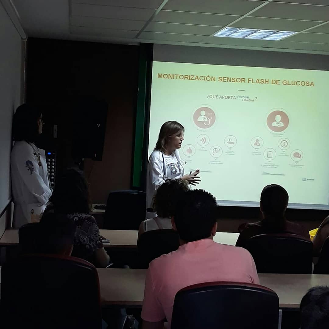 SaludNordesteGr's tweet photo. #ParaFamilias, hoy en el #HospitalBaza sesion informativa en el uso de sensores flash y entrega de lectores para personas con #DMtipo1 #UGCPediatria https://t.co/juM6SJHp71