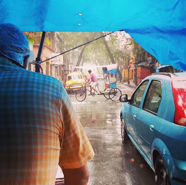 Drops of Relief
#kolkata #kolkatadiaries #cityofjoy #citylife #travelerchronicles #instakolkata #instamoment #seeingdifferently #rain #rainyseason #streetsofkolkata #streetphotography #mobilephotography #samsunggulf #samsunggalaxys8 ift.tt/2K8vvHs