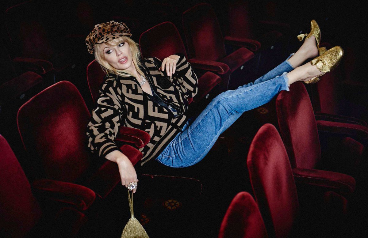 kylie_pix's tweet photo. #KylieMinogue @voguespain #vogue30 😀😍 https://t.co/yEqIcKrLFw