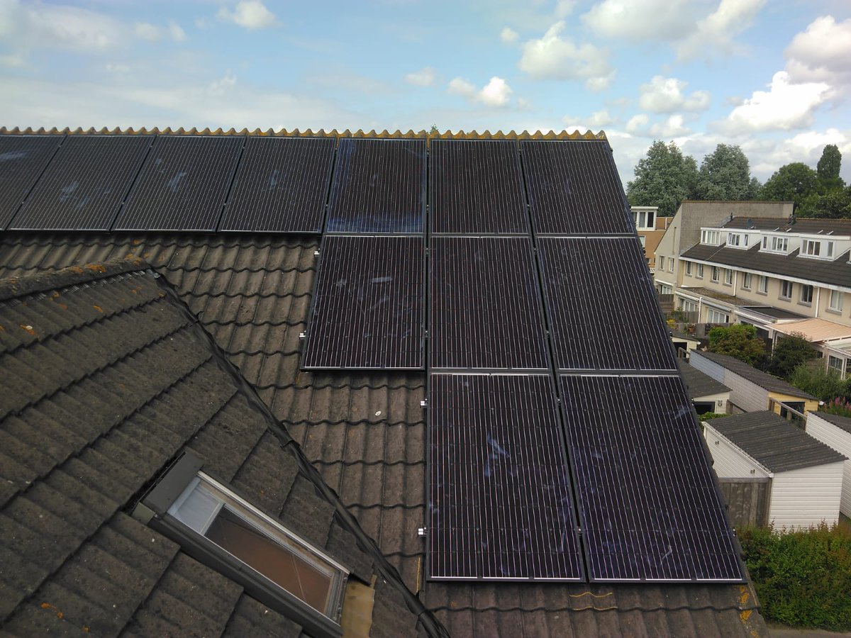 NovaVolt's tweet photo. Bij deze klant uit Amstelveen zijn in totaal 17 panelen geplaatst. Steeds meer huishoudens gaan over op groene stroom. U toch ook.....? https://t.co/GWxwxVMq3V https://t.co/h12fLyF9fF