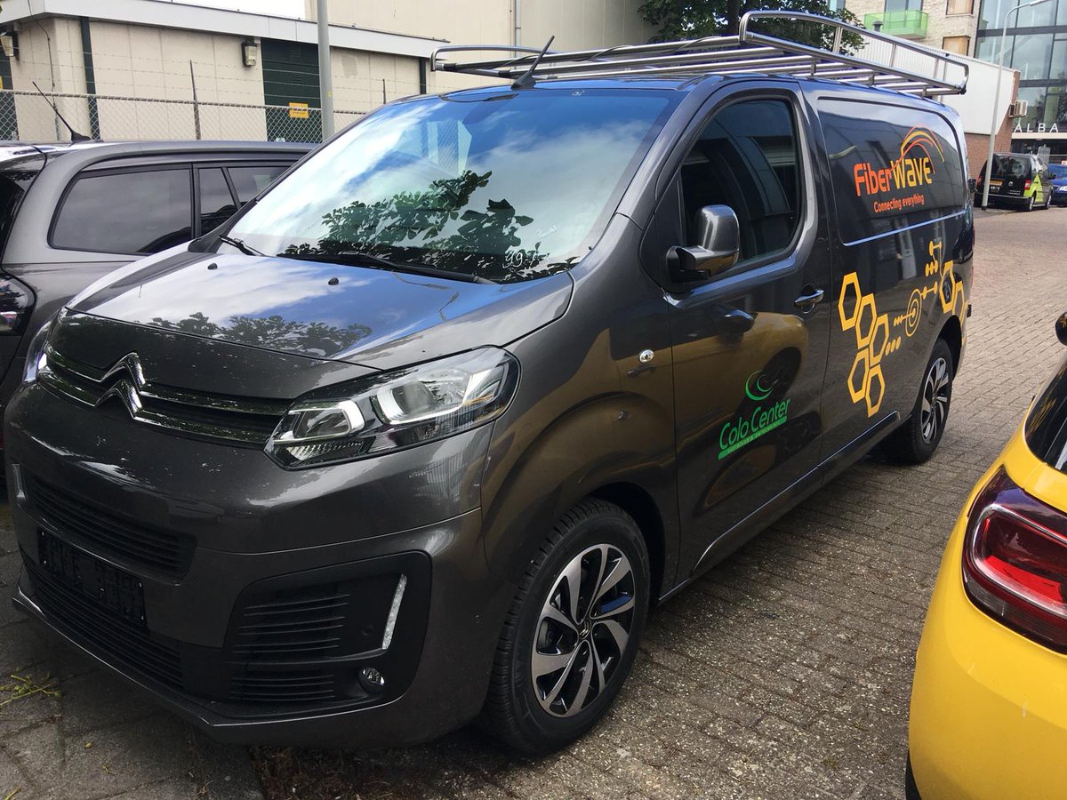 ColoCenter's tweet image. Eerste foto's van onze nieuwe installatie bus. Maandag de aflevering bij Autobedrijf van Schie. Bestickering is verzorgd door @KersendeKlein