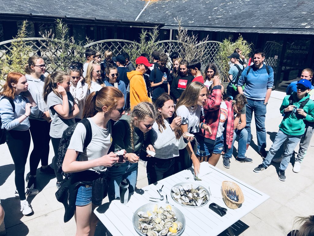 sandringhamyr8's tweet photo. France trip update: We are having a great day so far! Boat trip, lunch in Cancale and oysters! https://t.co/Eftpwz6kaS