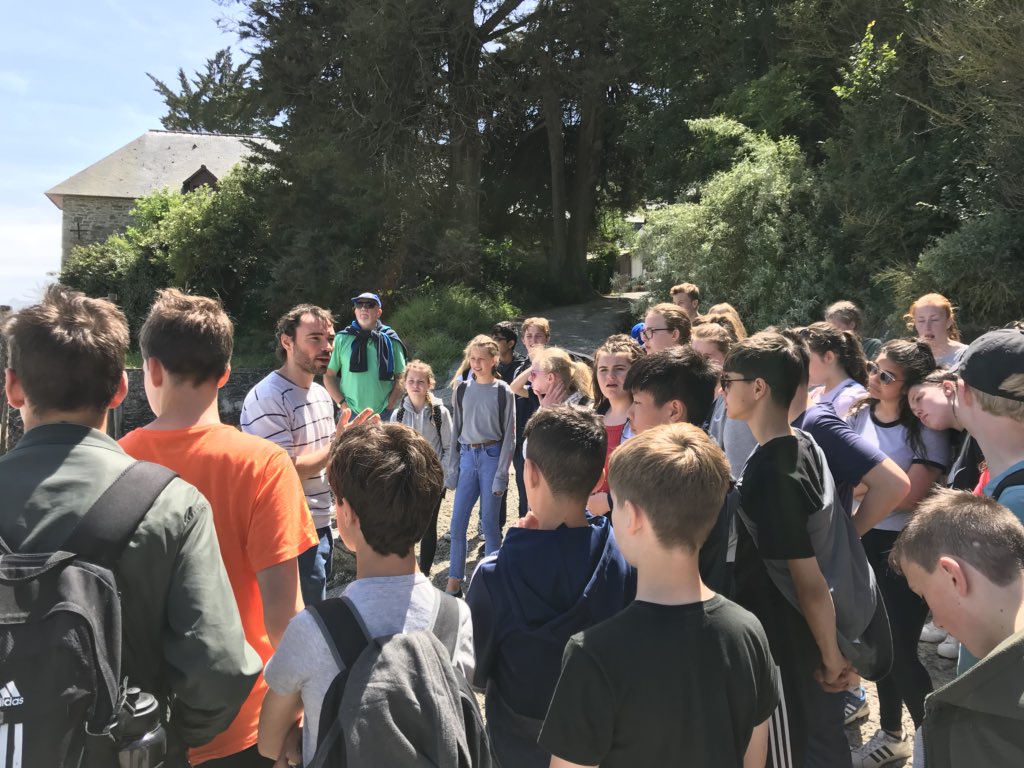 sandringhamyr8's tweet photo. France trip update: We are having a great day so far! Boat trip, lunch in Cancale and oysters! https://t.co/Eftpwz6kaS