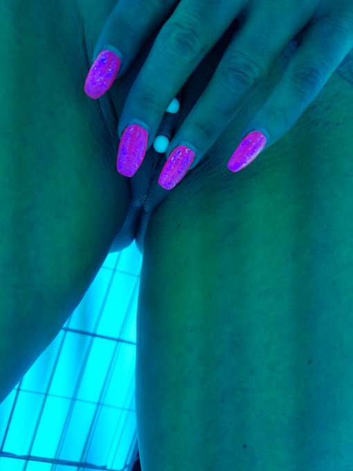 #MILF #tanning https://t.co/raeoFFE0BA<a href="/tag/milf"class="tags">#MILF</a><a href="/tag/tanning"class="tags">#tanning</a>