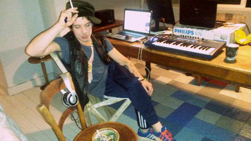 We echo the latest music from Felix Laband.

Experience the two new tracks at the link below.

🔈: thefuss.co.za/felix-laband-t…