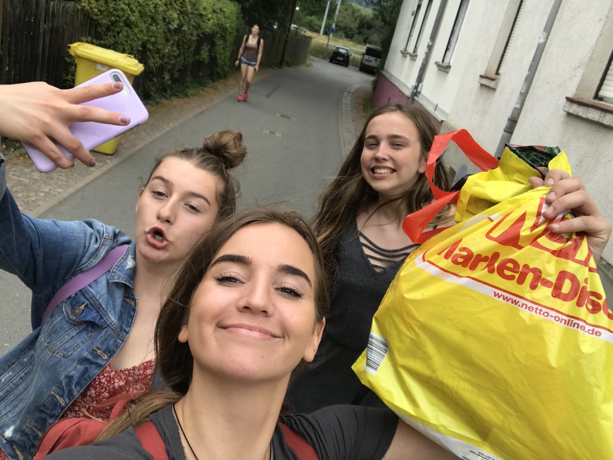 hhuyard01's tweet photo. Gonna miss the walks to the tram station ❤️ @PVHS_GAPP https://t.co/z4FX1mUpDf